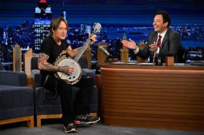 UNREAL SCENE ON ICE 😳 Keith Urban thought he was just unveiling a bobblehead… then—BOOM!—he grabbed a guitar and turned the entire hockey arena into a full-blown concert! The crowd lost it. Even the players stopped to watch. And yes — the bobblehead was bouncing in rhythm the whole time 😂 You NEED to see this moment 👇
