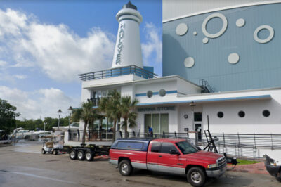 “According to available information, investigators are focusing on a 12-second gap in newly reviewed video CCTV from near Haulover Beach 👀 Witnesses said the boat looked completely normal… until a sudden flash of light was seen near the rear engine compartment just seconds before the explosion occurred 😳”
