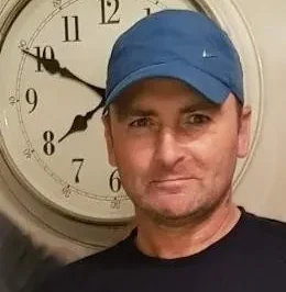 They thought it was a burglary… now it’s a crime 😳🚨  Police raided a Belfast home after a man, Nicholas ‘Nicky’ Gordon, was found dead following a reported break-in. But footprints found by forensic teams in the hallway revealed the suspect’s MOTIVE