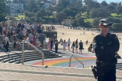 THAT’S THE BIGGEST SHARK I’VE EVER SEEN!’” 😳🦈🚨 The hero ironman who helped save a woman after the Coogee Beach attack has revealed just how terrifying the encounter really was. But the detail now haunting rescuers is what they noticed when they finally pulled her from the water — her hands were still clenched tightly around the surfboard leash she refused to let go of… 👇💔🌊