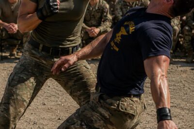 She Mocked a Combat Instructor in Front of 1,000 Troops — Then One Strike Turned a Navy Legend Into a Warning.