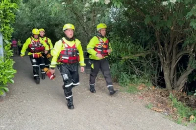 “1 SCHOOLBOY. 1 RIVER. 1 SPLIT-SECOND MOMENT THAT’S NOW THE KEY TO THE ENTIRE SEARCH.” 😳🌊 A major search operation is underway after a schoolboy vanished in the river, with emergency crews desperately trying to piece together what happened. But the detail now gripping locals is the last known evidence — because witnesses say the boy was seen in the water moments before disappearing, while friends remained on the riverbank. Investigators are now focusing on the exact spot where he was last seen, with that final sighting becoming the most crucial clue in the search. 👇🚨
